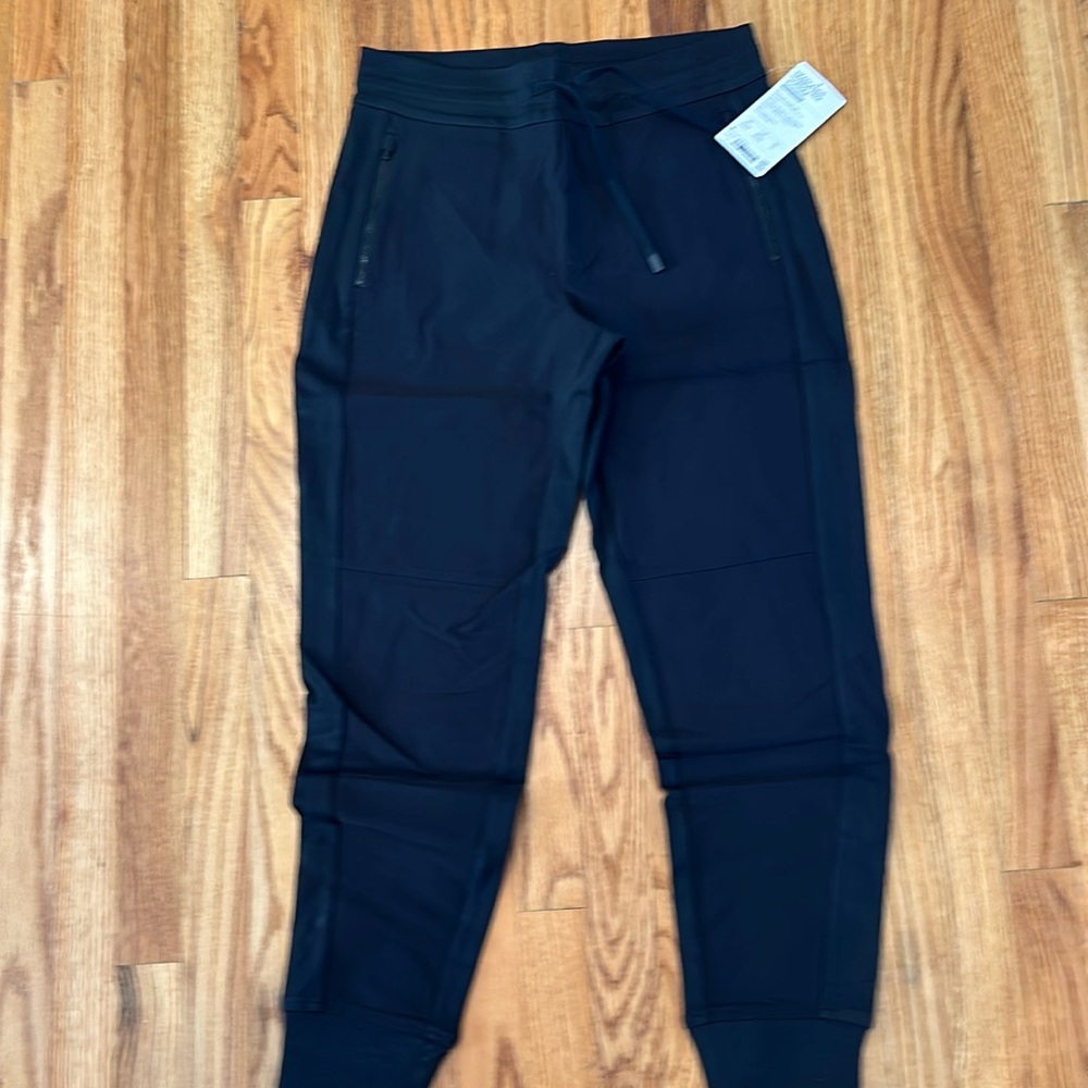 NWT Athleta Hybrid Hybrid Trek Jogger Black size 8